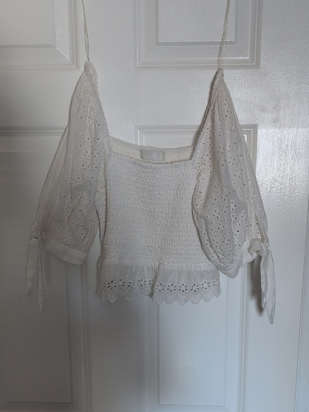 Q2 White Eyelet Smocked Puff-Sleeve Crop Top